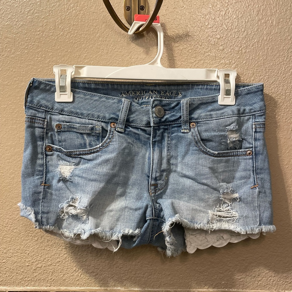 American eagle light wash jean shorts.